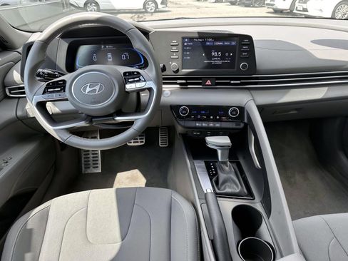 Used 2025 Hyundai Elantra Sport FWD image 14