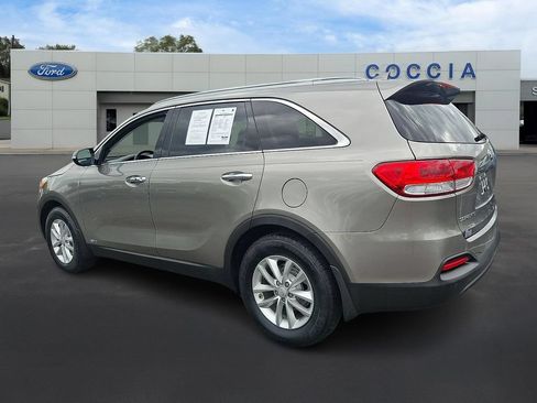 Used 2017 Kia Sorento AWD w/ LX Convenience Package image 6
