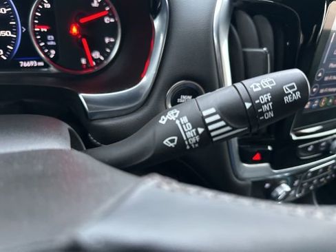 Used 2023 Chevrolet Traverse Premier image 20