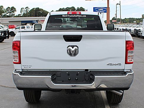 Used 2024 RAM 2500 Tradesman w/ Chrome Appearance Group AWD/4WD image 9