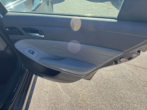 Used 2019 Toyota Avalon XLE image 21