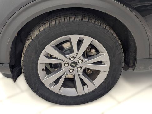 Used 2022 Ford Explorer XLT w/ Equipment Group 202A image 9