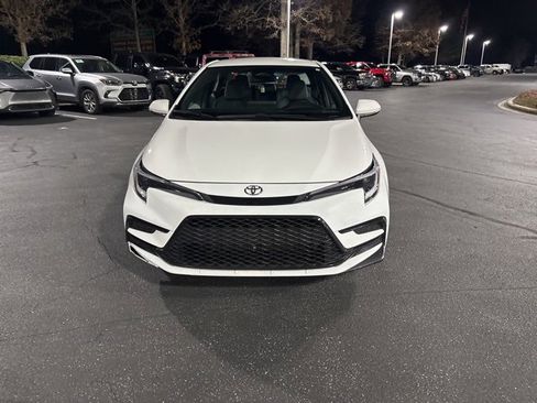 Used 2025 Toyota Corolla SE image 2