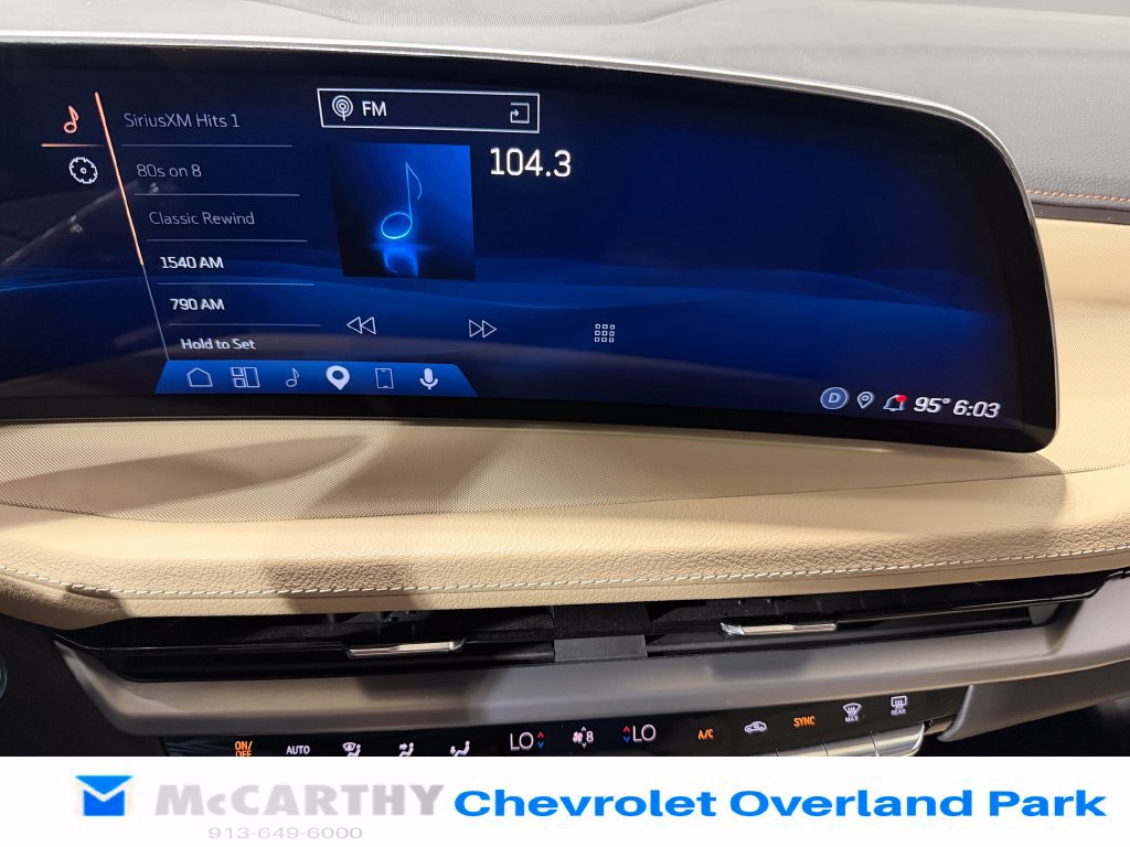 Used 2024 Cadillac XT4 Luxury w/ Cold Weather Package FWD image 20