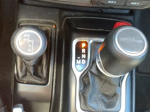 Certified 2022 Jeep Gladiator Willys image 33