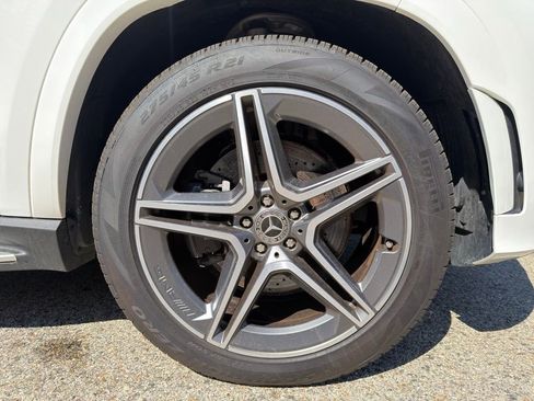 Used 2023 Mercedes-Benz GLS 450 4MATIC image 9