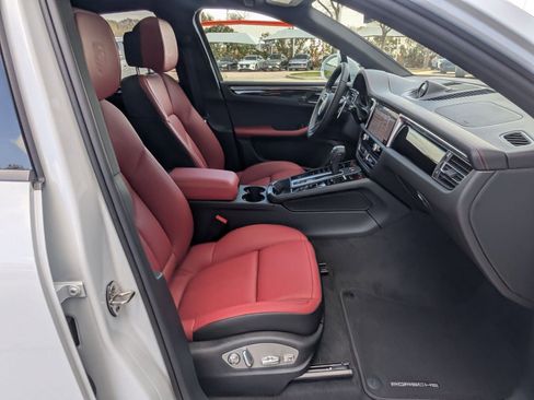 New 2026 Porsche Macan image 25