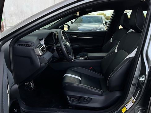 Used 2025 Toyota Camry SE image 10