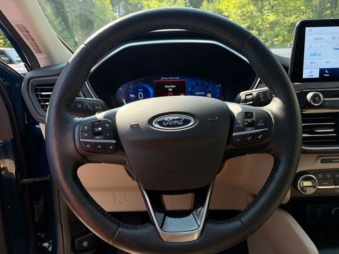 Used 2020 Ford Escape Titanium AWD/4WD image 11