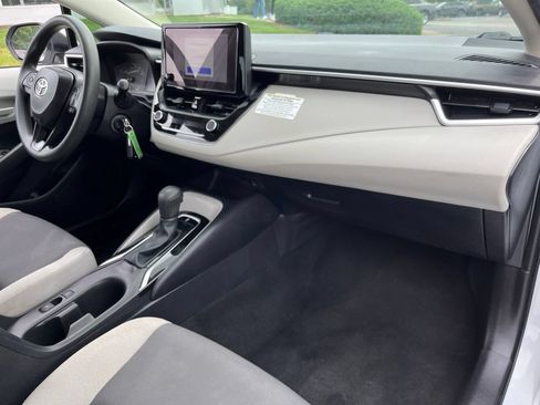 Used 2025 Toyota Corolla LE FWD image 27