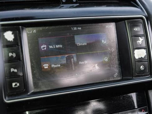 Used 2018 Jaguar F-PACE S image 32