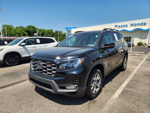 Used 2023 Honda Passport TrailSport image 2
