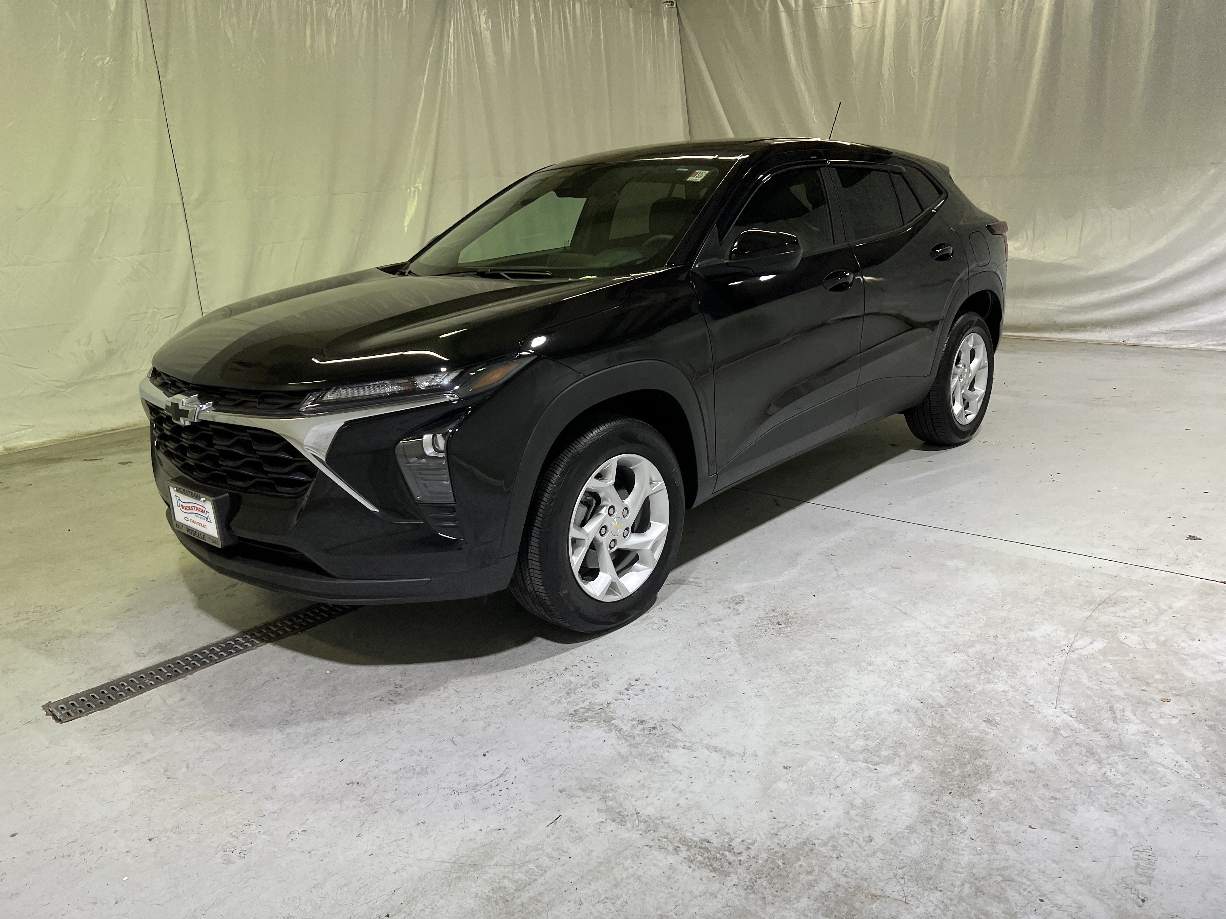 Used 2025 Chevrolet Trax LS w/ LS Convenience Package FWD image 6