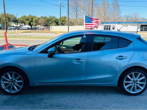 Used 2017 MAZDA MAZDA3 Touring image 2