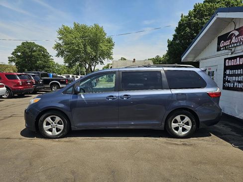 Used 2015 Toyota Sienna LE FWD image 6