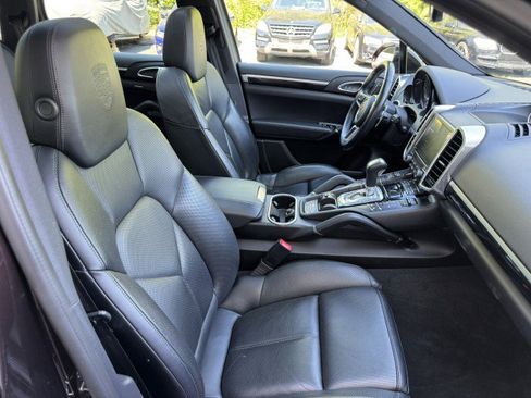 Used 2018 Porsche Cayenne AWD/4WD image 31
