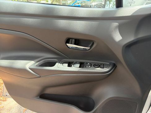 Used 2025 Nissan Versa SV FWD image 15