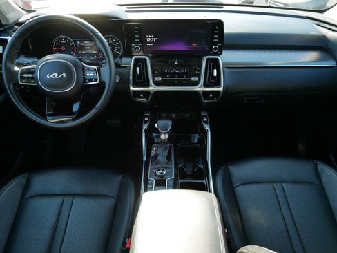 Certified 2022 Kia Sorento SX image 10
