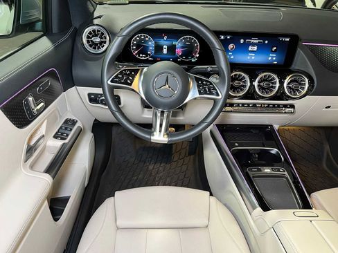 Certified 2025 Mercedes-Benz GLA 250 4MATIC image 38