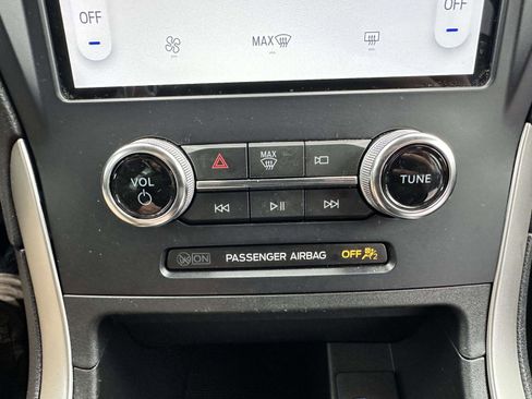 Used 2023 Ford Edge SE w/ Black Appearance Package image 24