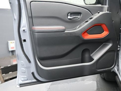 Used 2025 Nissan Frontier PRO-4X image 21