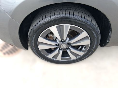 Used 2015 Nissan Leaf SV image 10