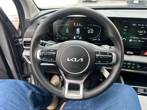 Used 2025 Kia Sportage LX AWD/4WD image 32