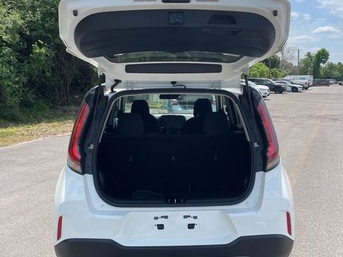 Used 2023 Kia Soul LX w/ LX Technology Package FWD image 4