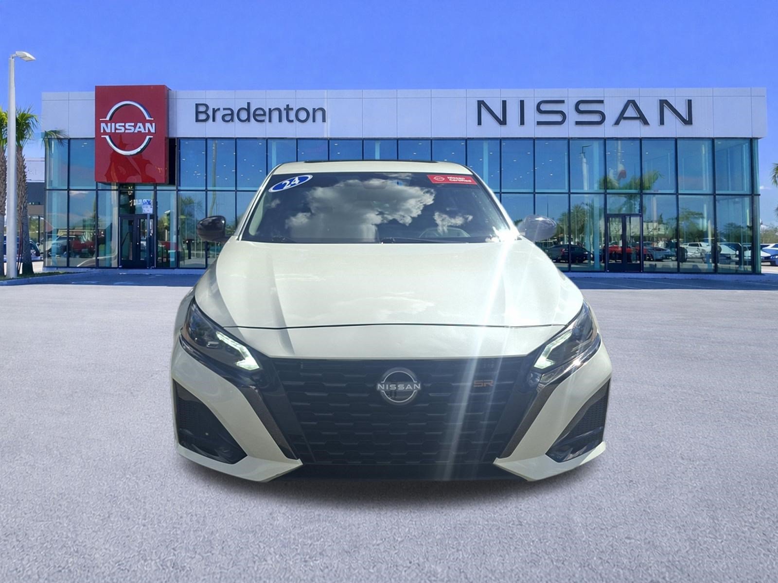 Certified 2024 Nissan Altima 2.5 SR w/ SR Premium Package FWD image 2