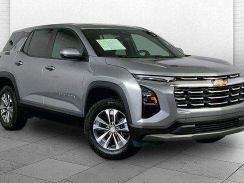 Used 2025 Chevrolet Equinox LT AWD/4WD image 1