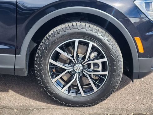 Used 2021 Volkswagen Tiguan SE w/ Panoramic Sunroof Package image 29