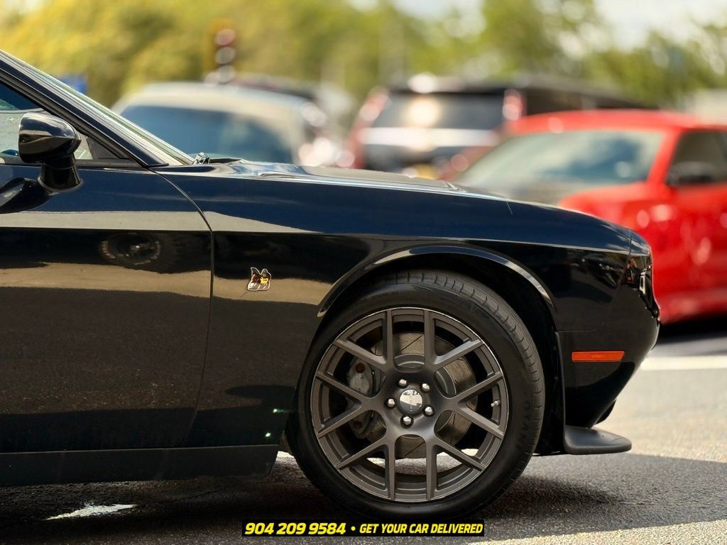 Used 2016 Dodge Challenger R/T Scat Pack w/ Leather Interior Group RWD image 7