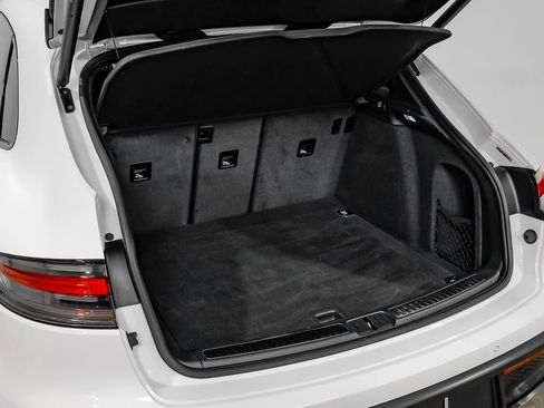 Used 2024 Porsche Macan AWD/4WD image 45