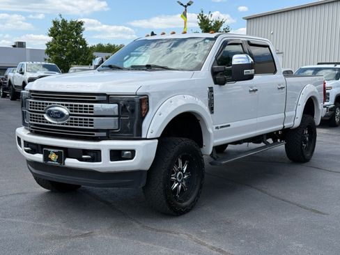 Used 2019 Ford F350 Platinum w/ Platinum Ultimate Package AWD/4WD image 4