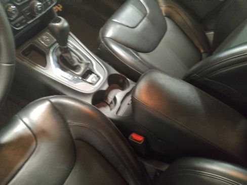 Used 2020 Jeep Cherokee Latitude Plus FWD image 26