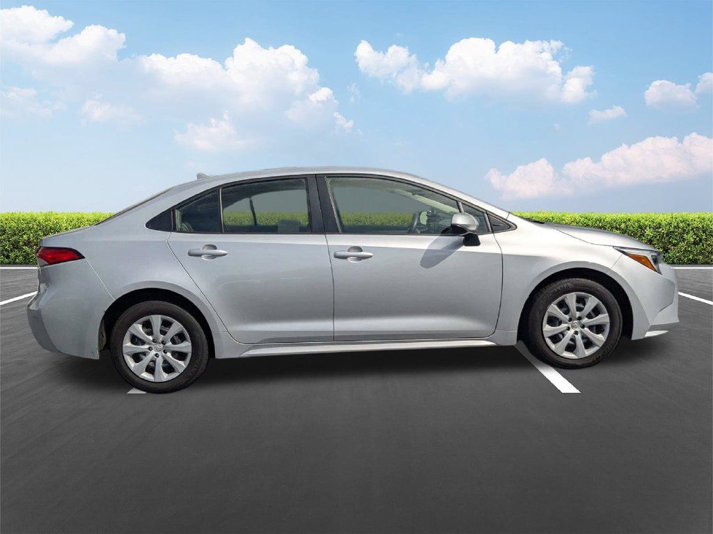 Certified 2025 Toyota Corolla LE FWD image 3