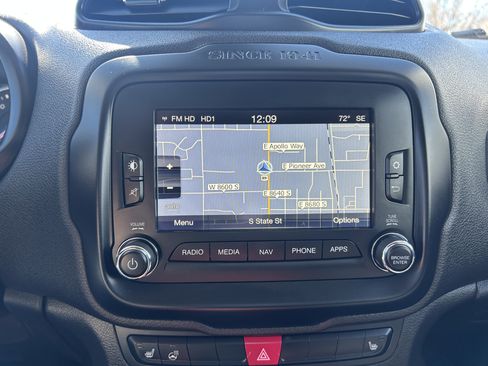 Used 2016 Jeep Renegade Trailhawk w/ Premium Trailhawk Package image 15