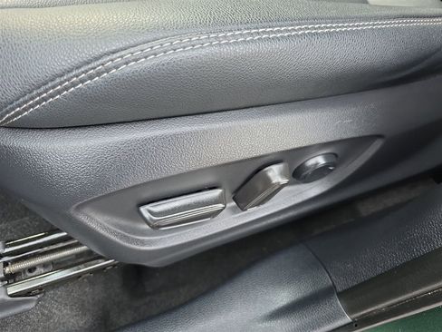 Used 2023 Toyota Corolla Cross XLE w/ Convenience Package image 14