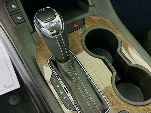 Used 2019 GMC Acadia SLE image 17