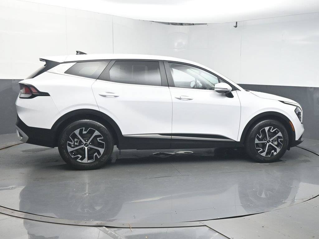 Used 2025 Kia Sportage EX FWD image 8