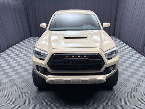 Used 2017 Toyota Tacoma TRD Sport w/ Tow Package (A/T) AWD/4WD image 8