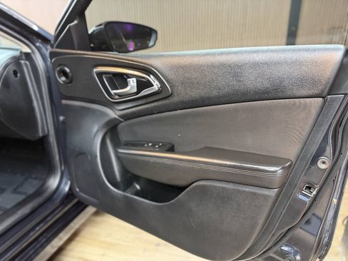 Used 2017 Chrysler 200 LX FWD image 9