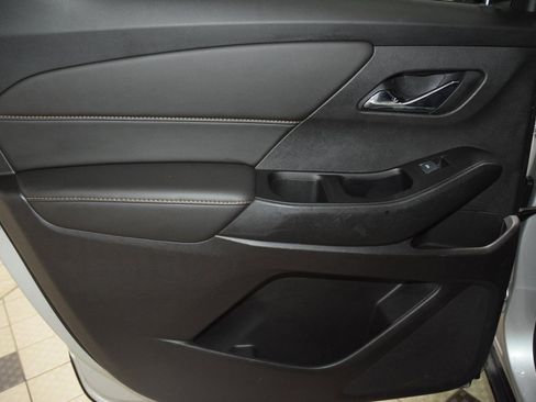 Used 2018 Chevrolet Traverse LT image 46