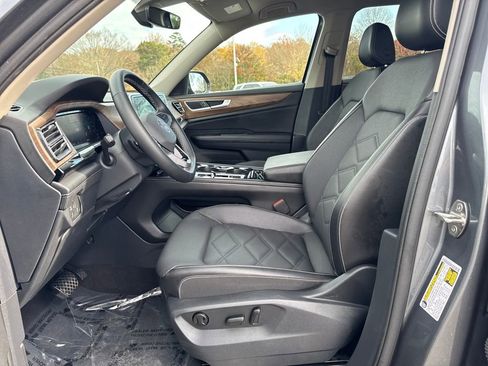Used 2024 Volkswagen Atlas SE image 9