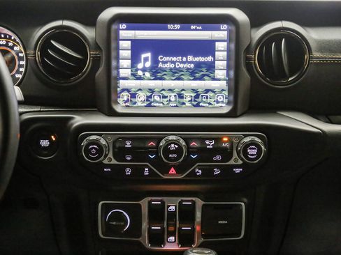 Used 2021 Jeep Wrangler Unlimited Sahara AWD/4WD image 13