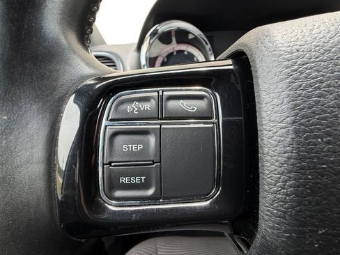 Used 2020 Dodge Grand Caravan SE FWD image 24