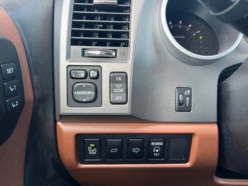 Used 2016 Toyota Sequoia Platinum AWD/4WD image 21