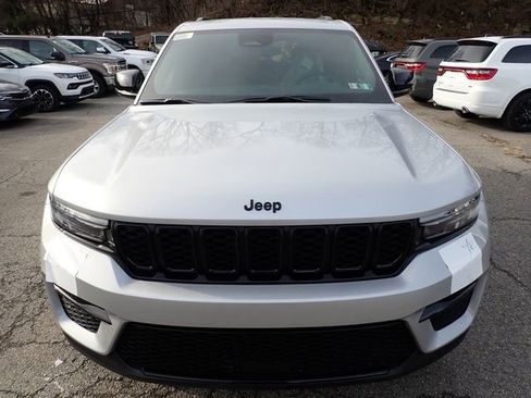 New 2025 Jeep Grand Cherokee Limited w/ Black Appearance Package image 10