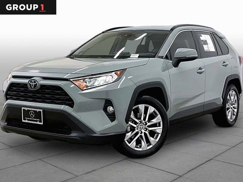 Used 2020 Toyota RAV4 XLE Premium FWD image 1
