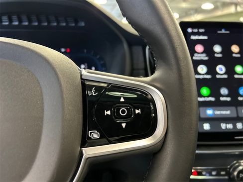 Certified 2025 Volvo XC90 B6 Plus image 14
